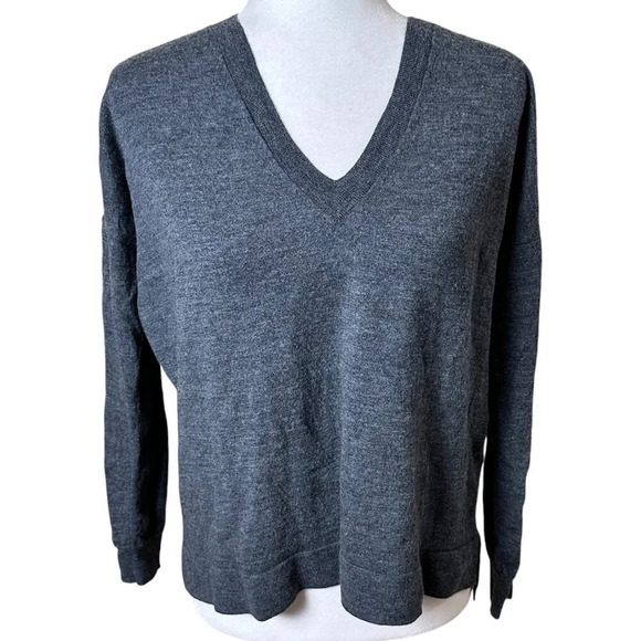 J. CREW 100% Merino Wool Grey V Neck Classic Sweater - size small - Picture 1 of 11